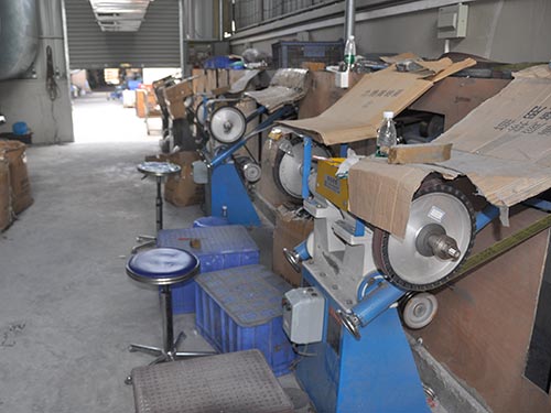 拋光車間普（pǔ）通拋光