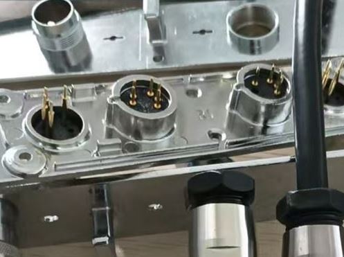 銅鋅合金接（jiē）頭蓋板